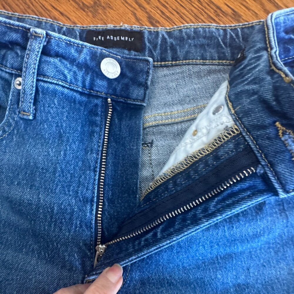 Free Assemble jeans, Size 4, distressed - Picture 5 of 8